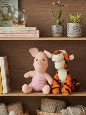 Two 1993 Walt Disney World Winnie the Pooh Plush Characters‎ Tigger and Piglet